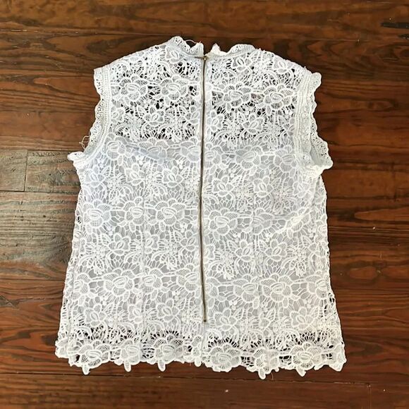 Nanette Lepore beautiful lace, sleeveless top. Zip up back. Size L - Picture 3 of 3